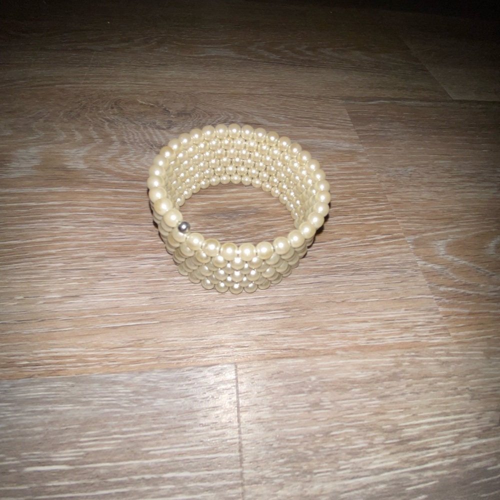 Pearl bracelet